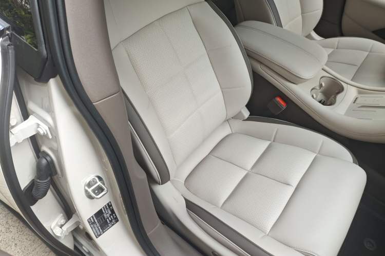 Used IM L6 2025 Max Right Front Seat