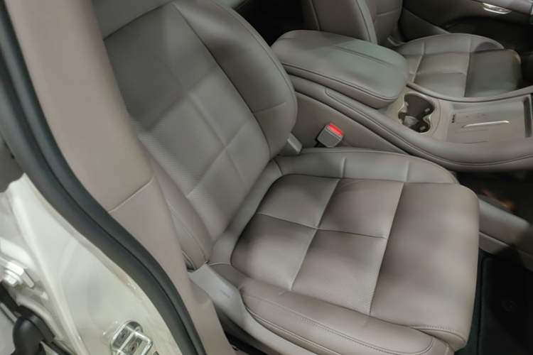 Used IM L6 2025 Ultra Model Right Front Seat