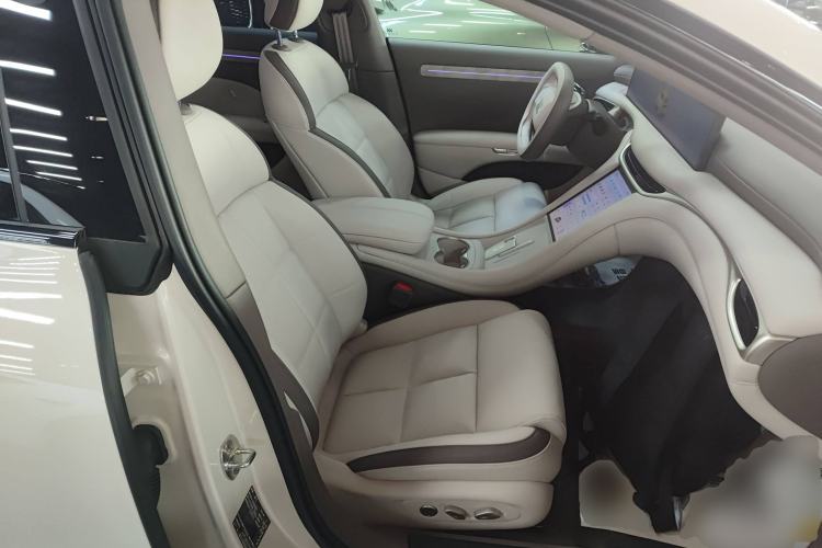 Used IM L6 2025 Max Right Front Seat