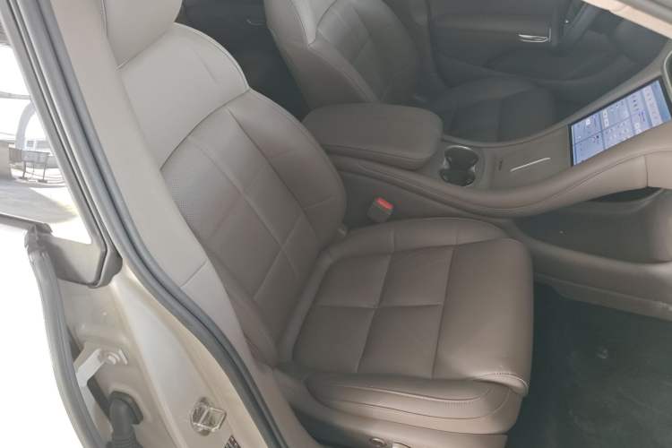 Used IM L6 2025 Ultra Model Right Front Seat