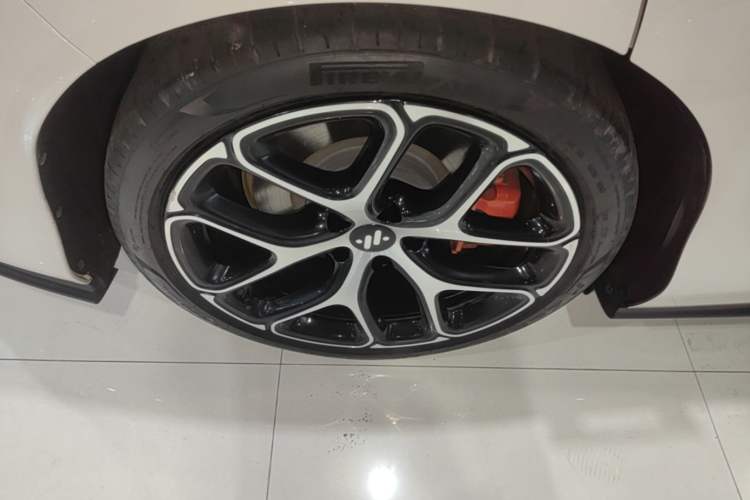 Used IM L6 2025 Ultra Model Right Rear Wheel Hub