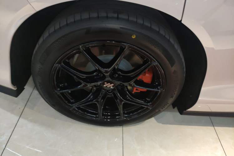 Used IM L6 2025 Ultra Model Right Rear Wheel Hub