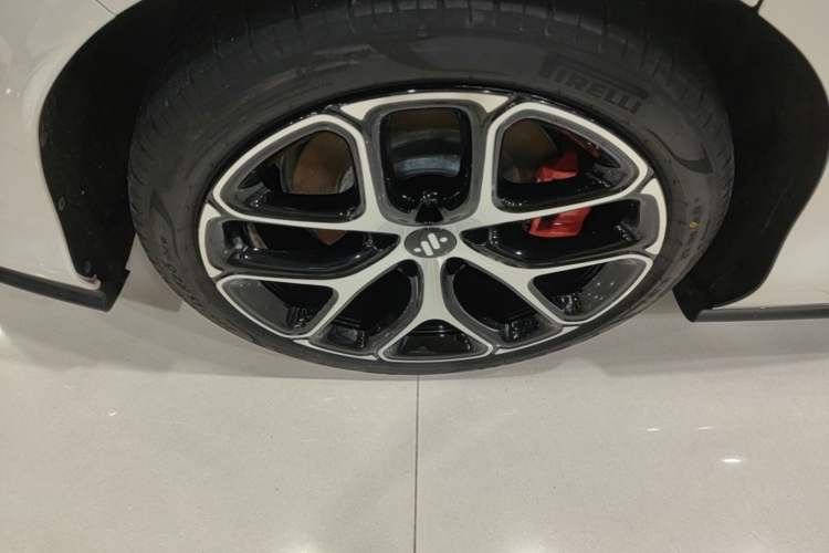Used IM L6 2025 Ultra Model Right Rear Wheel Hub
