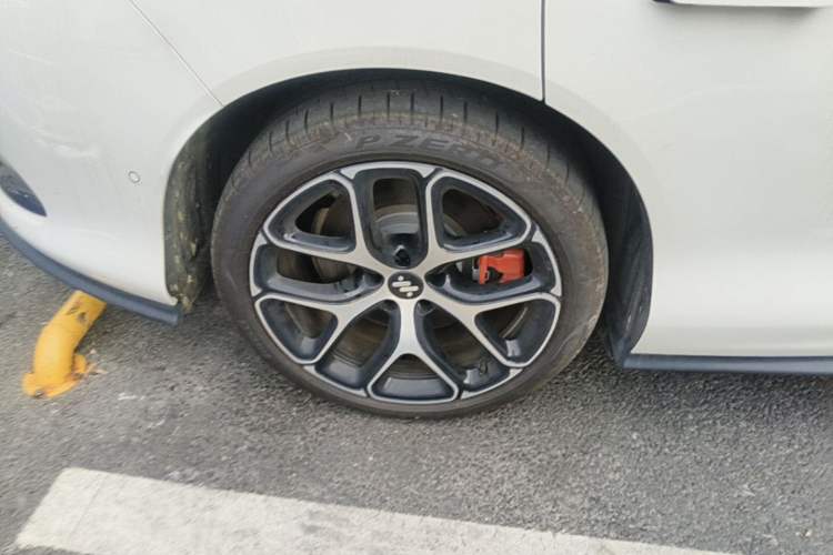 Used IM L6 2025 Ultra Model Right Rear Wheel Hub