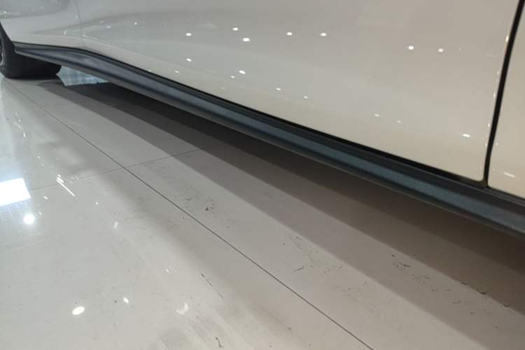 Used IM L6 2025 Ultra Model Right Side Sill