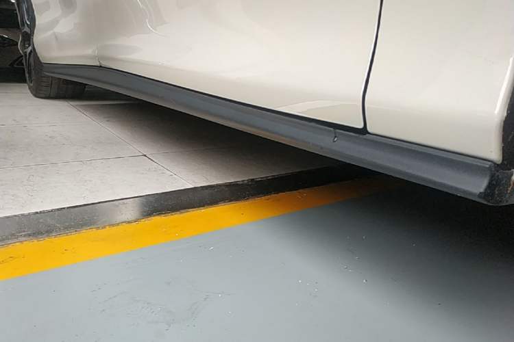 Used IM L6 2025 Ultra Model Right Side Sill
