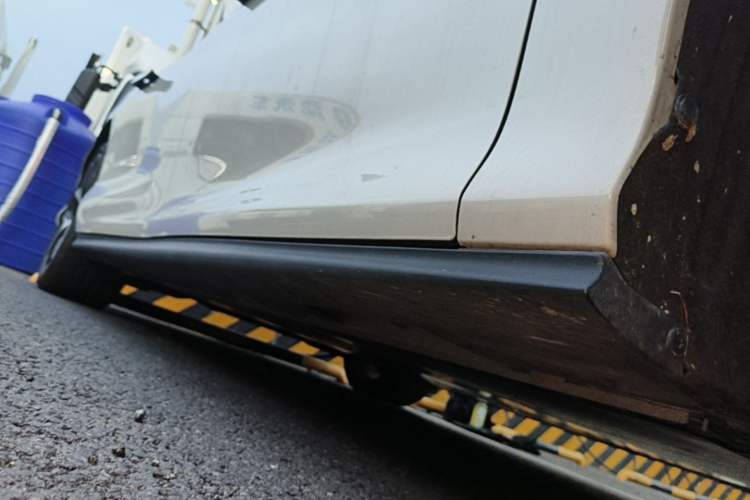 Used IM L6 2025 Ultra Model Right Side Sill