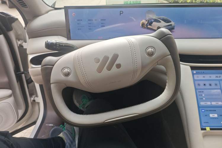 Used IM L6 2025 Max Steering Wheel
