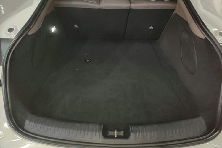 Used IM L6 2025 Ultra Model Trunk