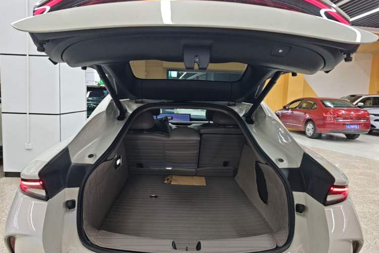 Used IM L6 2025 Pro Max model Trunk