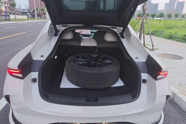 Used IM L6 2025 Max Trunk