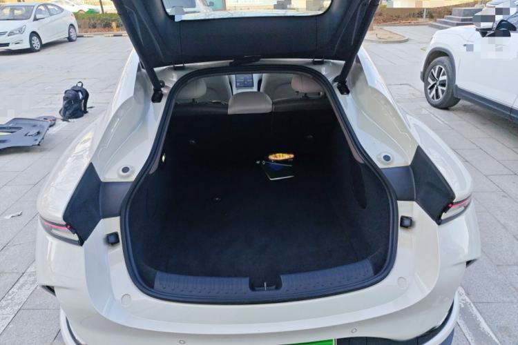 Used IM L6 2025 Max Trunk