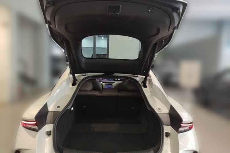 Used IM L6 2025 Ultra Model Trunk