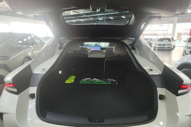 Used IM L6 2025 Max Trunk