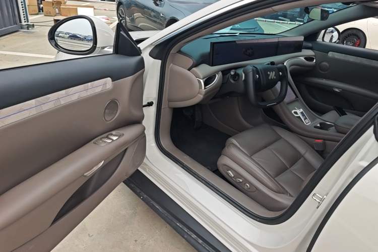 Used IM L6 2025 Ultra Model Driver Seat