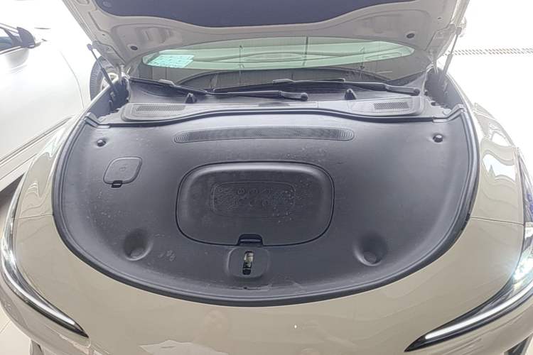 Used IM L6 2025 Max+ Engine Bay