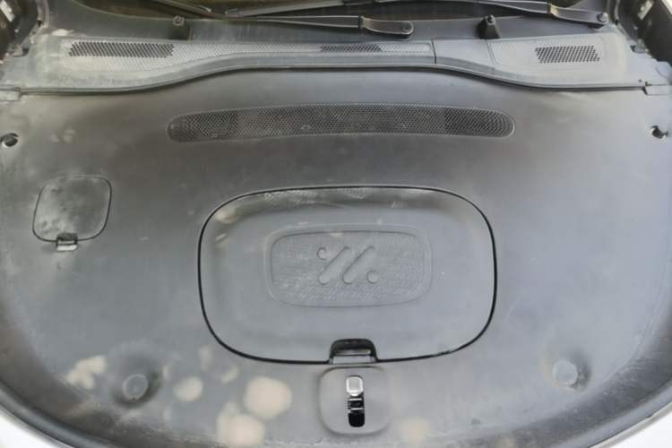 Used IM L6 2025 Ultra Model Engine Bay