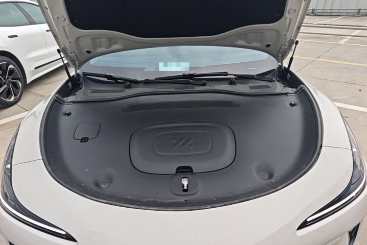 Used IM L6 2025 Ultra Model Engine Bay