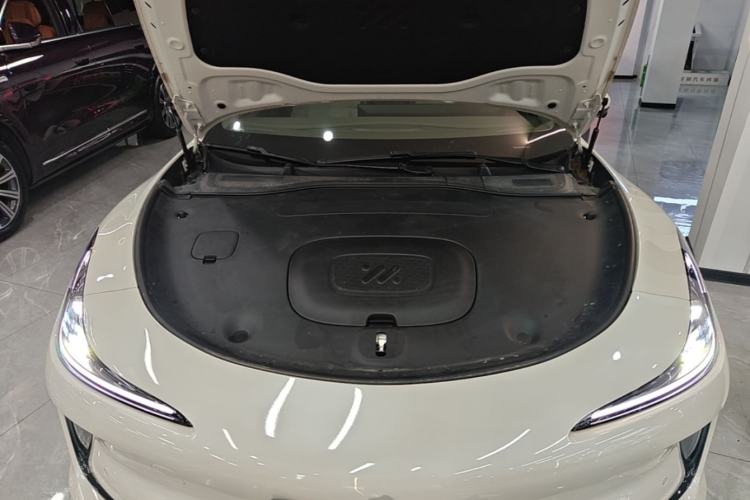Used IM L6 2025 Max Engine Bay