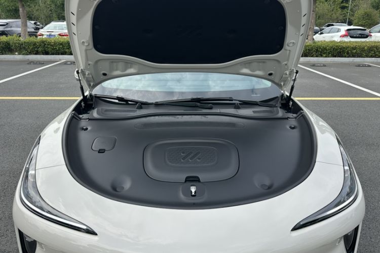 Used IM L6 2025 Ultra Model Engine Bay