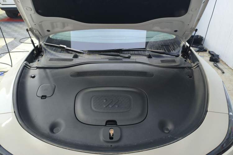 Used IM L6 2025 Ultra Model Engine Bay