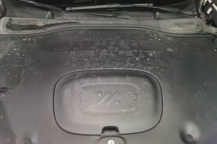 Used IM L6 2025 Max+ Engine Bay