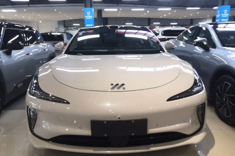 Used IM L6 2025 Ultra Model Front