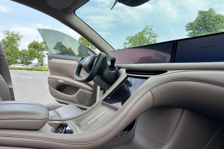 Used IM L6 2025 Ultra Model Interior 1