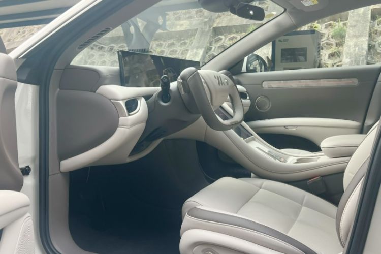 Used IM L6 2025 Max Interior 2