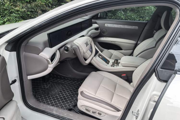 Used IM L6 2025 Ultra Model Interior 2