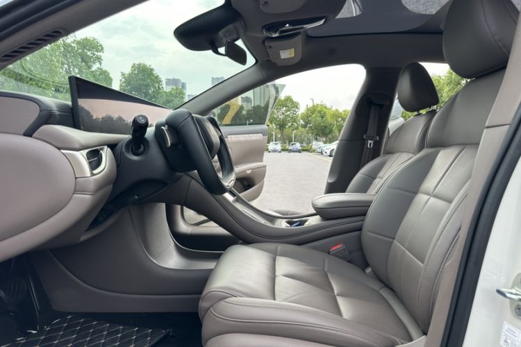 Used IM L6 2025 Ultra Model Interior 4