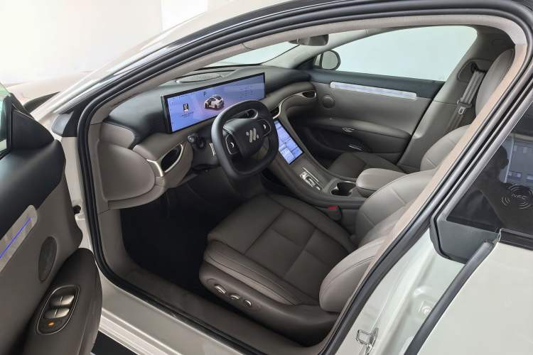 Used IM L6 2025 Max Interior 4