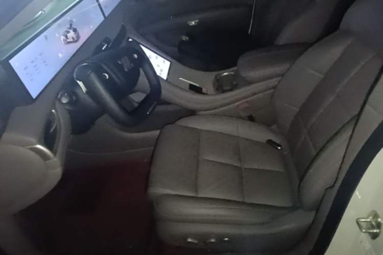 Used IM L6 2025 Ultra Model Left Front Seat