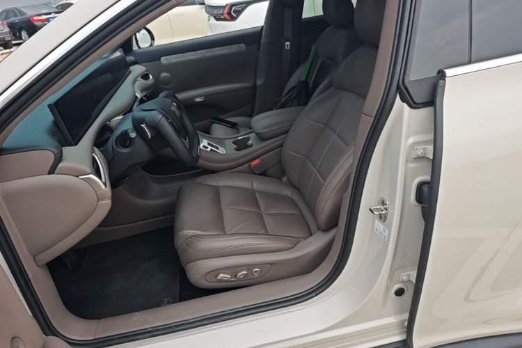 Used IM L6 2025 Ultra Model Left Front Seat