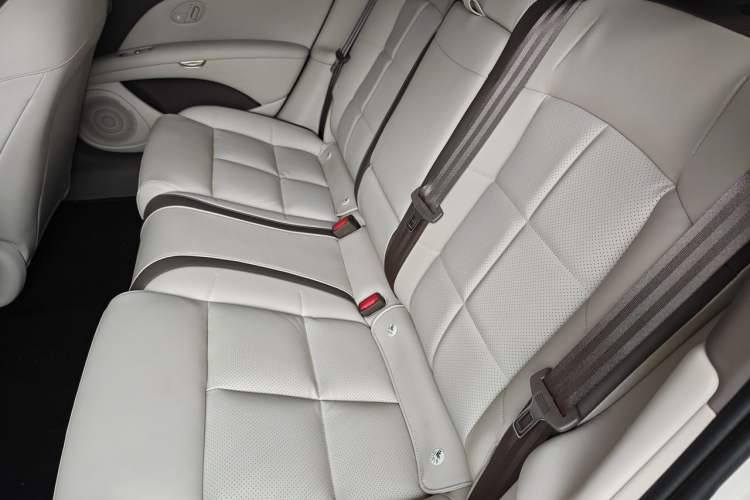 Used IM L6 2025 Max Left Rear Seat