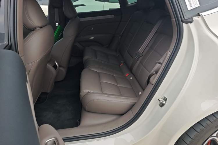 Used IM L6 2025 Ultra Model Left Rear Seat