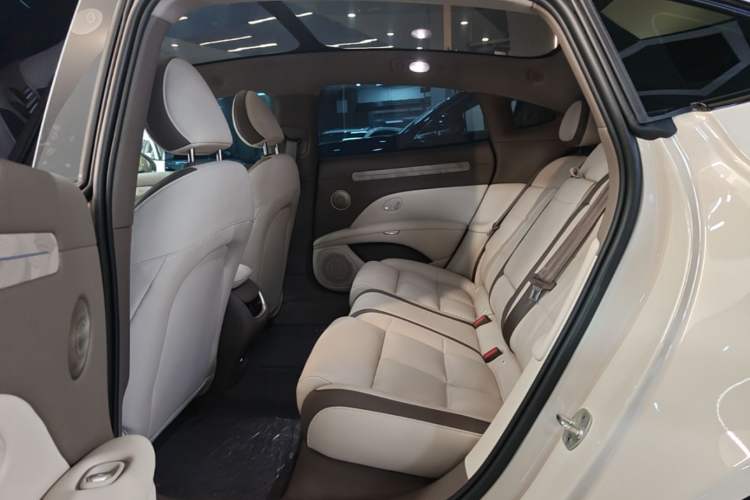 Used IM L6 2025 Max Left Rear Seat