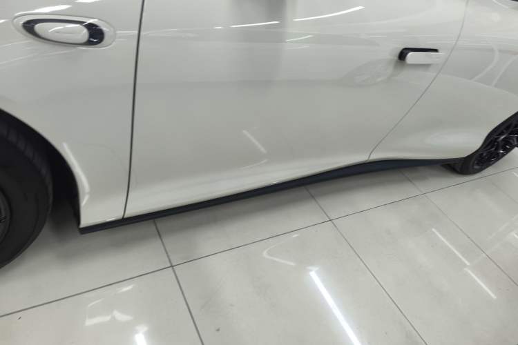 Used IM L6 2025 Max Left Side Sill
