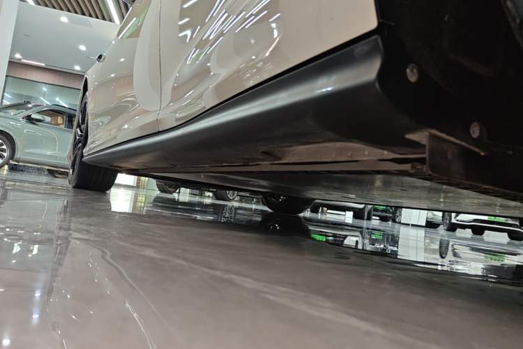 Used IM L6 2025 Max Left Side Sill