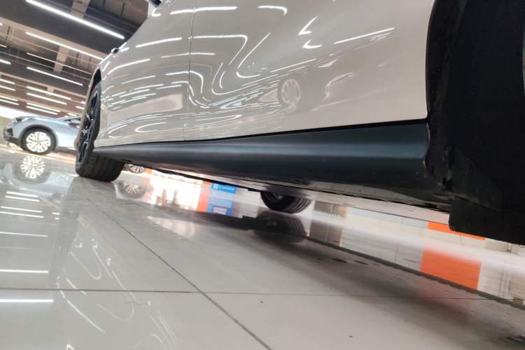 Used IM L6 2025 Max Left Side Sill
