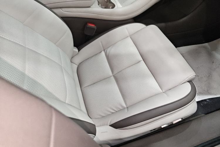 Used IM L6 2025 Max Right Front Seat