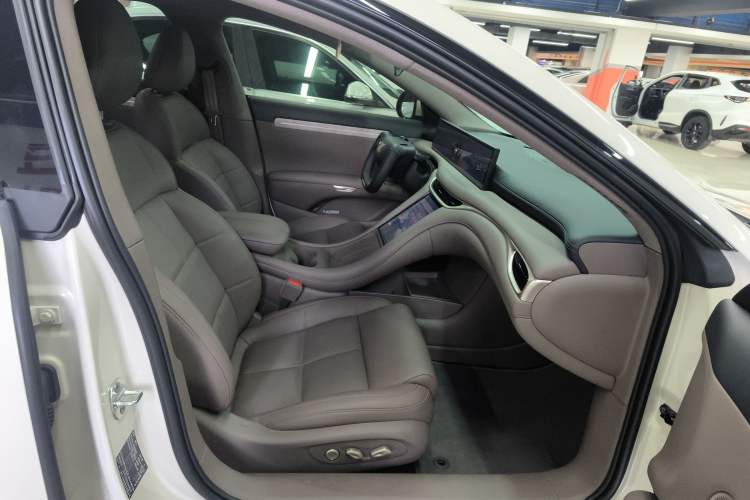 Used IM L6 2025 Max Right Front Seat