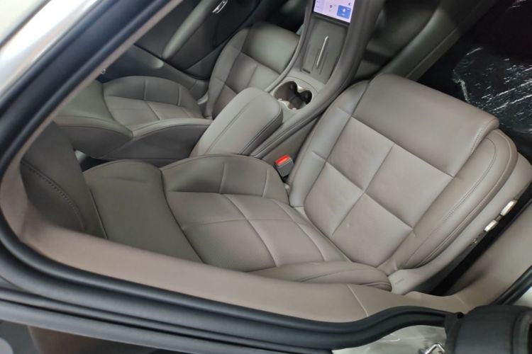 Used IM L6 2025 Ultra Model Right Front Seat