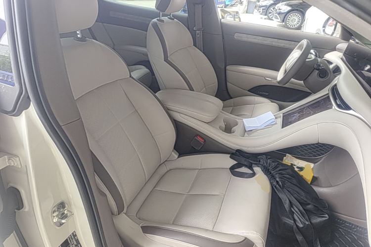 Used IM L6 2025 Max+ Right Front Seat