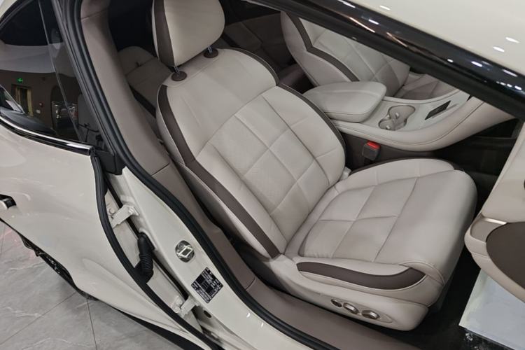 Used IM L6 2025 Max Right Front Seat