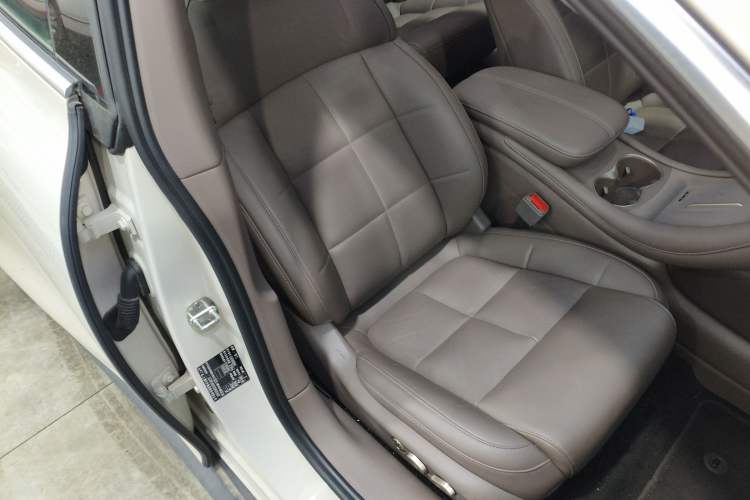 Used IM L6 2025 Ultra Model Right Front Seat