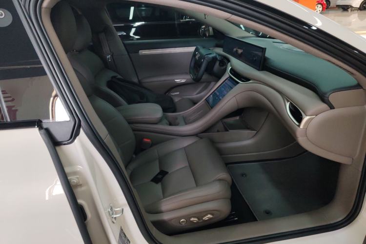 Used IM L6 2025 Max Right Front Seat