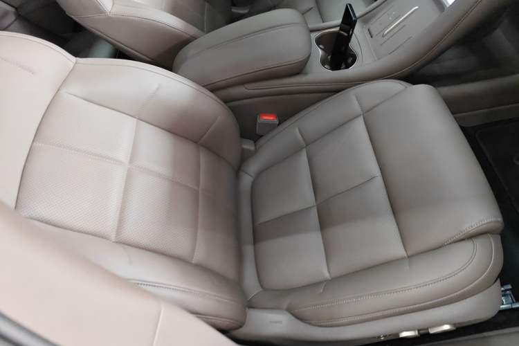 Used IM L6 2025 Ultra Model Right Front Seat
