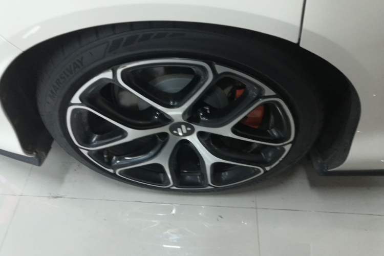 Used IM L6 2025 Ultra Model Right Rear Wheel Hub