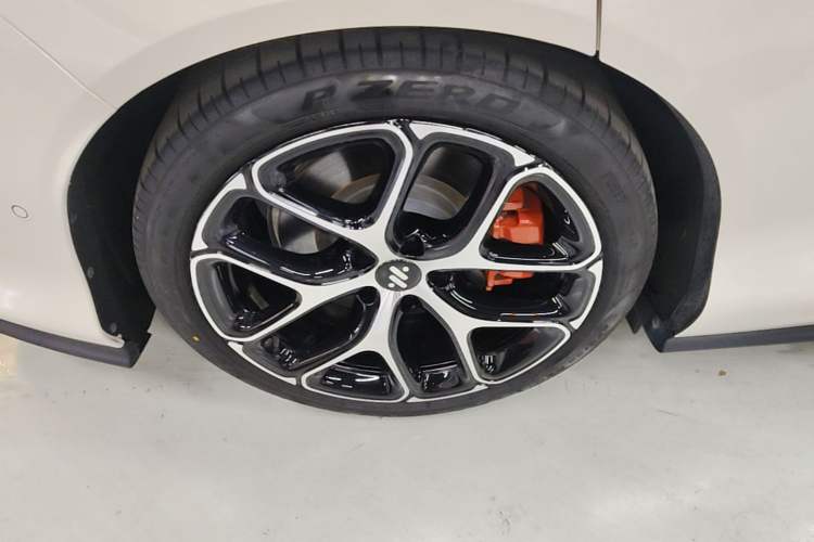 Used IM L6 2025 Ultra Model Right Rear Wheel Hub
